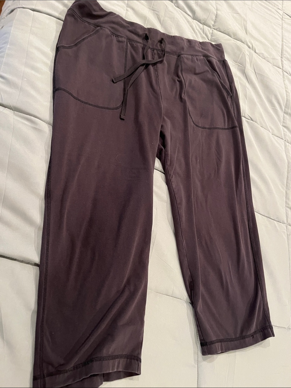Women's Drawstring Cropped Active Pants  in Black